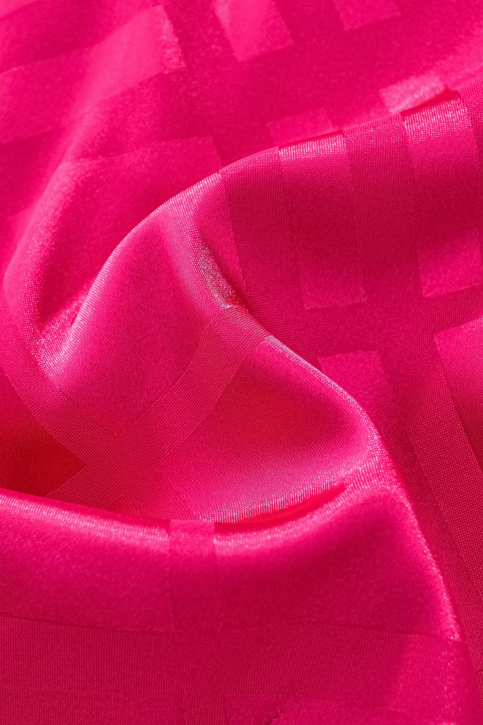 ESSENCE SIGNATURE VEST FUCHSIA - Image 11