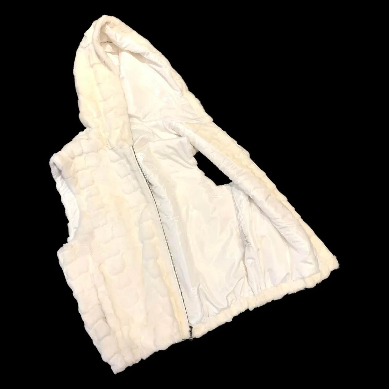 Kashani White Diamond Cut Mink Fur Hooded Vest - Image 3