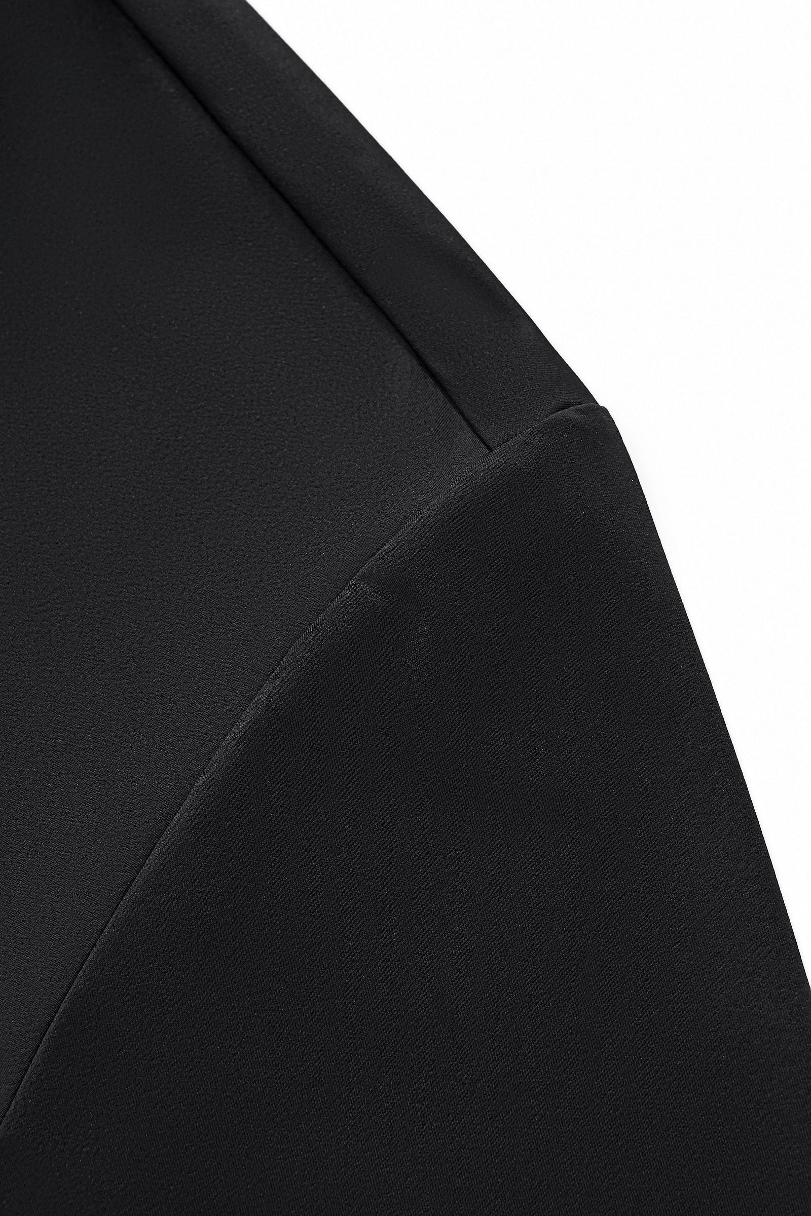 Perforated Collar Performance Polo – El Baron BLACK/GOLD - Image 4