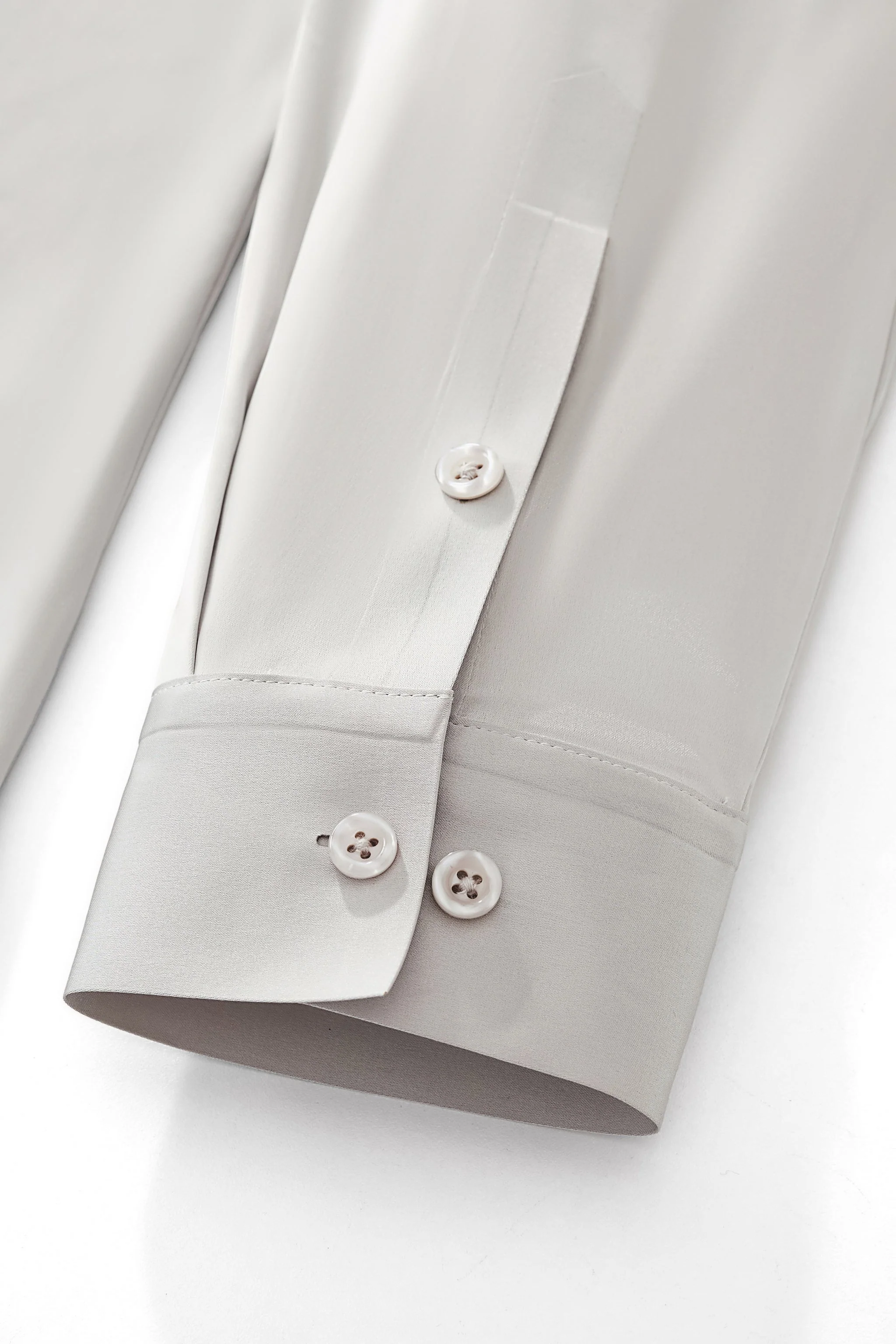 SIGNATURE SATIN STITCHLESS LS Shirt SILVER - Image 8