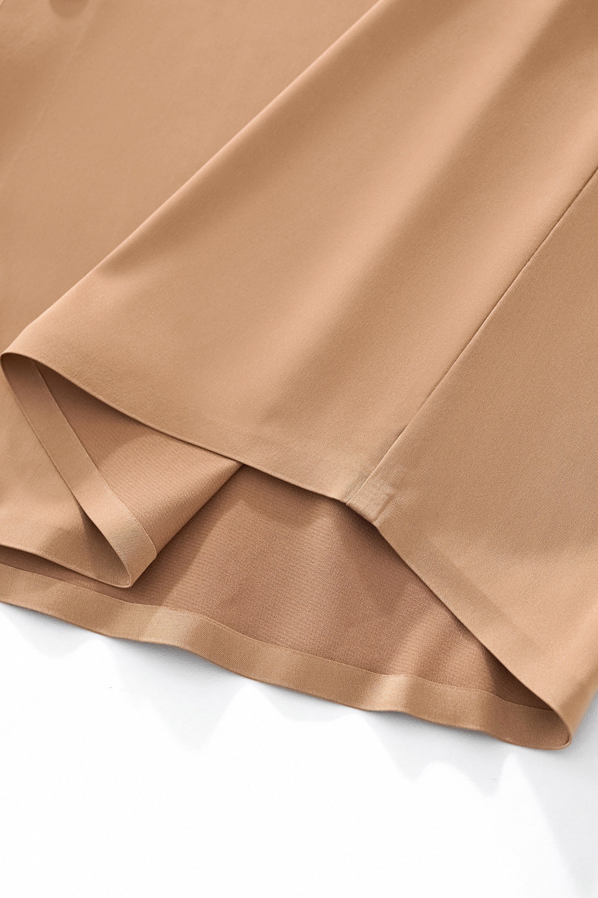 SIGNATURE SATIN STITCHLESS LS Shirt TAUPE - Image 9